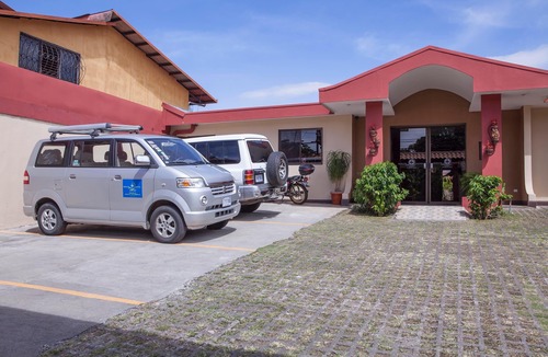 Cacique Hotel | Berlor Airport Inn