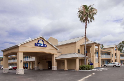 Daytona Beach Hotel | Days Inn by Wyndham Daytona Beach Speedway
