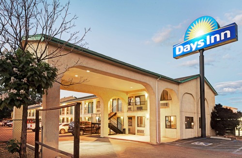 Espanola Hotel | Days Inn by Wyndham Espanola