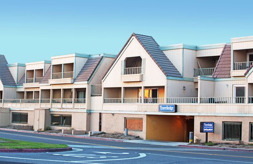 Sunset Beach Hotel | Travelodge by Wyndham Ocean Front
