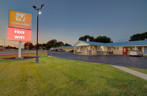 Clinton Hotel | Westbridge Inn and Suites