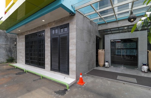 Cawang Hotel | RedDoorz Plus Near Halim Perdanakusuma 2