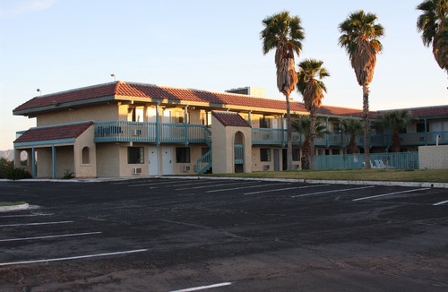 Needles Hotel | Days Inn & Suites by Wyndham Needles