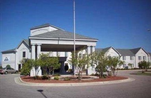 Louisburg Hotel | Days Inn by Wyndham Louisburg