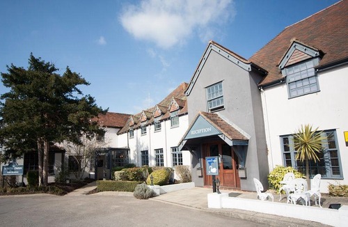 Arundel Hotel | The White Swan