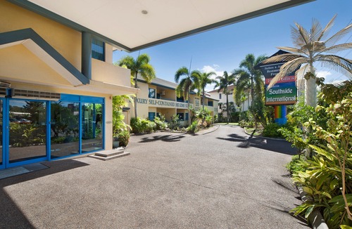 Earlville Hotel | Cairns Southside International