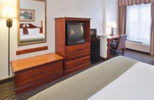 Laurinburg Hotel | Holiday Inn Express Hotel & Suites Laurinburg, an IHG Hotel