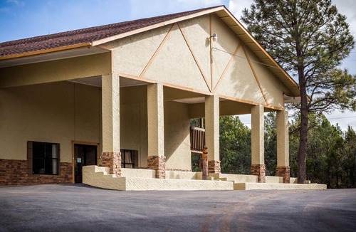 Ruidoso Downs Hotel | Best Western Pine Springs Inn