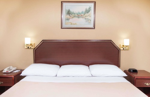 Terre Haute Hotel | Travelodge by Wyndham Terre Haute