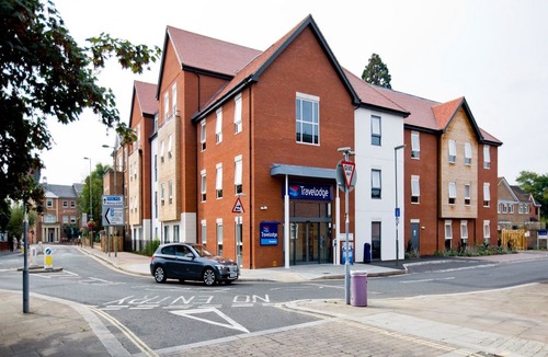 Runnymede Hotel | Travelodge Chertsey