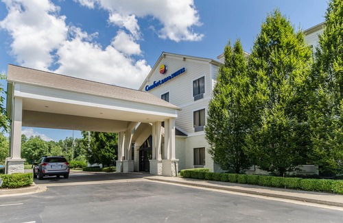 Farmers Hotel | Comfort Inn & Suites Morehead