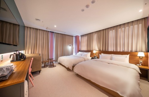 Gimpo Hotel | Gray Hotel
