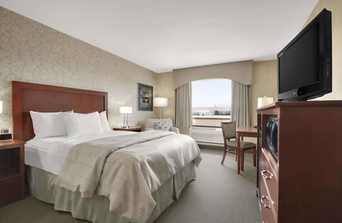 Brandon Hotel | Days Inn & Suites by Wyndham Brandon