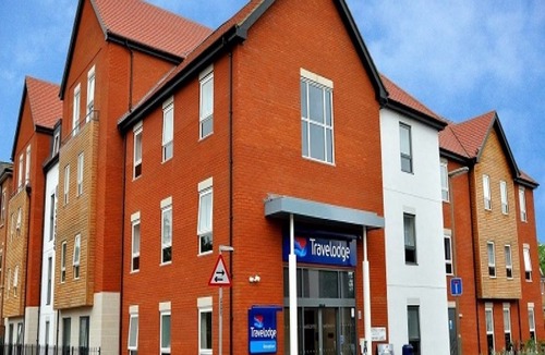 Runnymede Hotel | Travelodge Chertsey