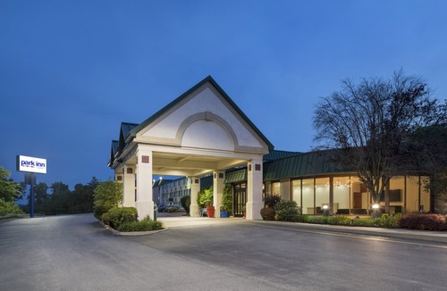 Racine Hotel | Ramada by Wyndham Beaver Falls