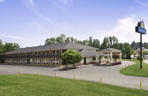 Cloverdale Hotel | Days Inn by Wyndham Cloverdale Greencastle