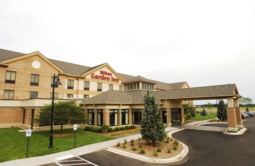 Summit Corners Hotel | Hilton Garden Inn Oconomowoc