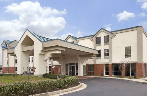 Tougaloo Hotel | Days Inn & Suites by Wyndham Ridgeland