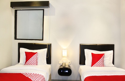 Mangga Besar Hotel | OYO 136 Manggis Inn