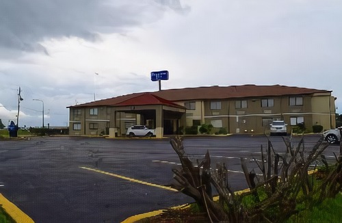 Goddard Hotel | Rodeway Inn Goddard