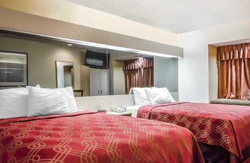 Evansville Hotel | Econo Lodge Inn & Suites Evansville