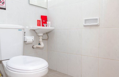 Bandung Hotel | RedDoorz Near Istana Plaza 2