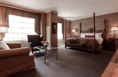 Near North Side Hotel | The Whitehall Hotel