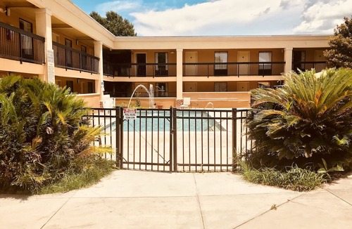 Statesboro Hotel | Quality Inn and Suites