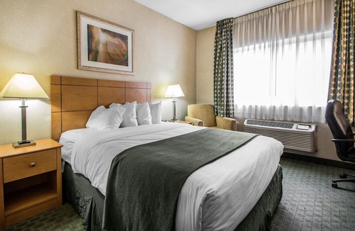Dubuque Hotel | Quality Inn Dubuque on Hwy 20