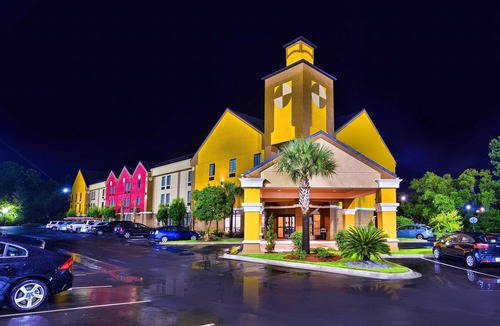 Pooler Hotel | Best Western Plus Savannah Airport Inn and Suites