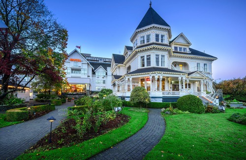 Inner Harbour Hotel | Huntingdon Manor Hotel