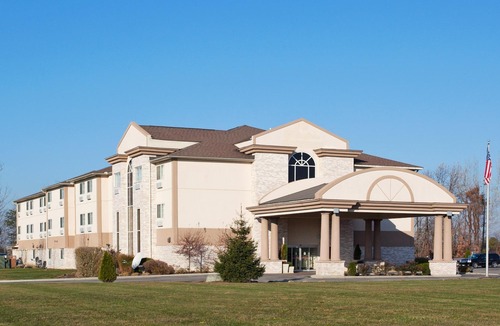 Bucyrus Hotel | Holiday Inn Express Hotel & Suites Bucyrus, an IHG Hotel