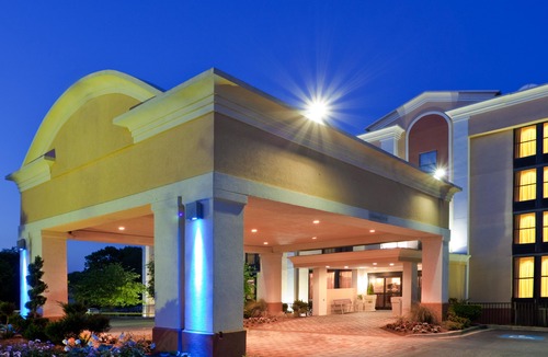 Camp Springs Hotel | Holiday Inn Express Washington DC East- Andrews AFB, an Ihg Hotel