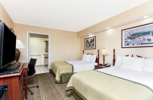 Easley Hotel | Baymont by Wyndham Easley/Greenville