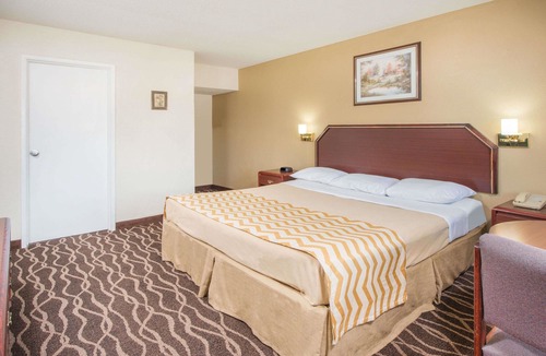 Terre Haute Hotel | Travelodge by Wyndham Terre Haute