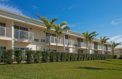 Juno Beach Hotel | Holiday Inn Express North Palm Beach-Oceanview, an Ihg Hotel