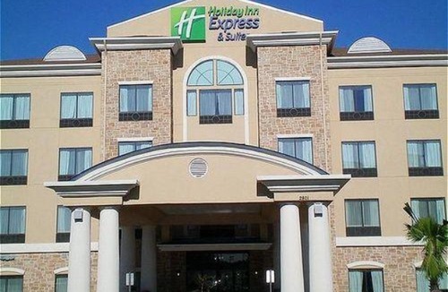 Seguin Hotel | Holiday Inn Express Seguin, an IHG Hotel