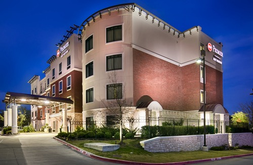 Denton Hotel | Best Western Premier Crown Chase Inn & Suites