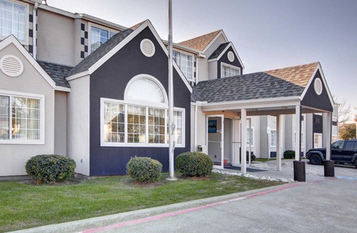 Lewisville Hotel | Econo Lodge Inn & Suites Lewisville I-35