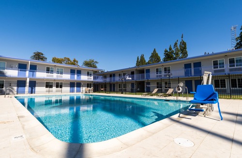 Woodlake Hotel | SureStay Plus Hotel by Best Western Sacramento Cal Expo