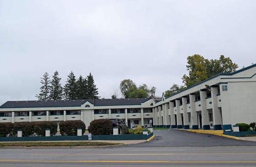 East Lansing Hotel | Clarion Pointe East Lansing University Area