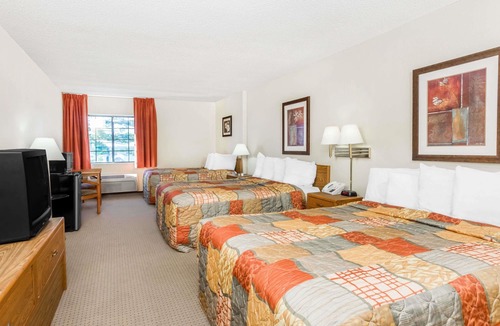 Iron Mountain Hotel | Days Inn by Wyndham Iron Mountain