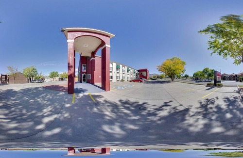 Princess Jeanne Hotel | Econo Lodge Inn & Suites