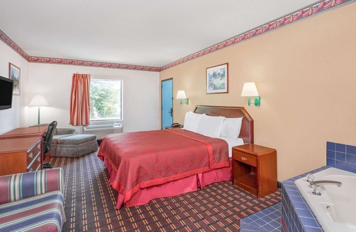 Blythewood Hotel | Days Inn by Wyndham North Columbia Ft. Jackson