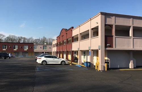 Rockville Centre Hotel | Ramada by Wyndham Rockville Centre