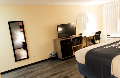 Merrillville Hotel | Days Inn & Suites by Wyndham Merrillville