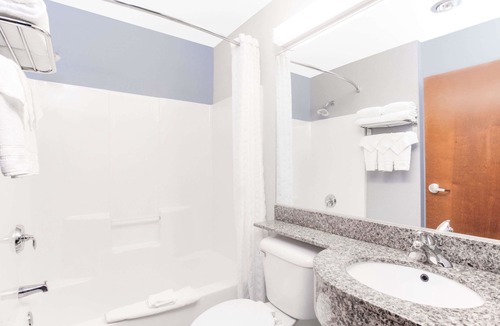 Bath Hotel | Microtel Inn & Suites Bath