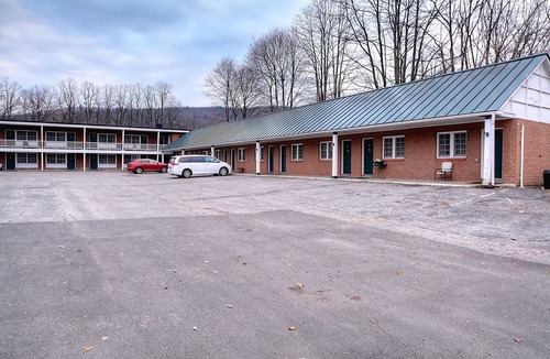 Brattleboro Hotel | Colonial Motel and Spa