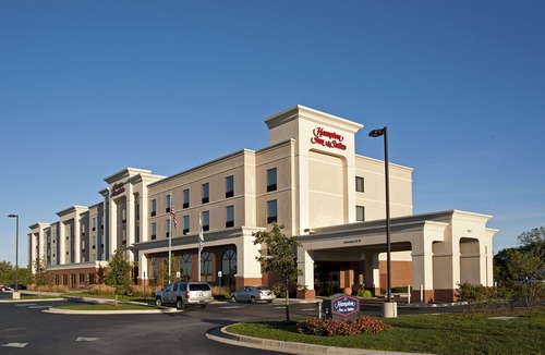 West Newton Hotel | Hampton Inn & Suites Indianapolis-Airport