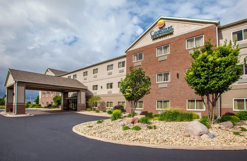 Quad Cities Hotel | Comfort Inn & Suites Davenport - Quad Cities